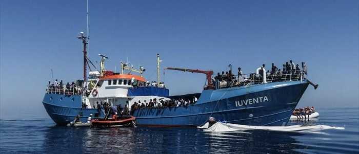 Migranti, nave Ong tedesca fermata e sequestrata a Lampedusa