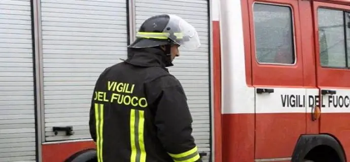 Roma, incendio sulla Tiburtina: evacuate almeno 700 persone