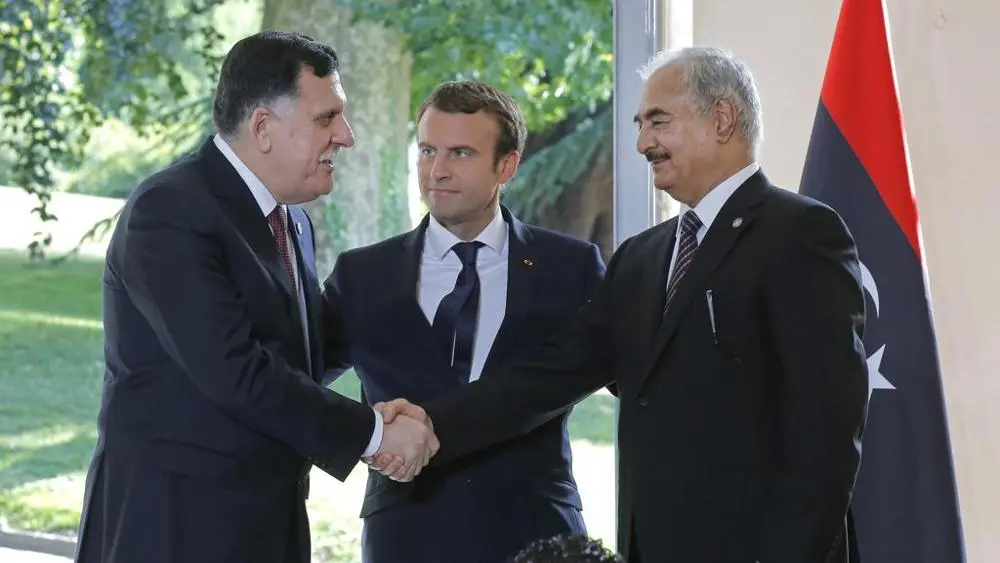 Libia accordo Sarraj-Haftar. Macron: "Oggi la pace può vincere"