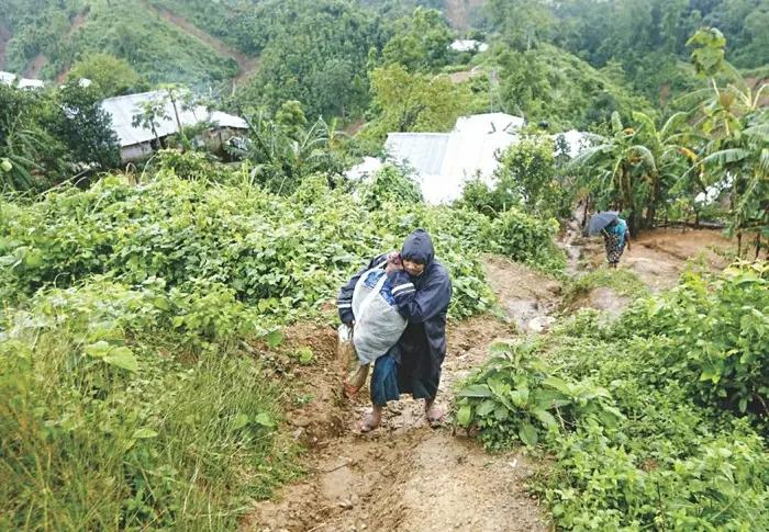 Bangladesh: frana travolge abitazioni nella zona di Chittagong