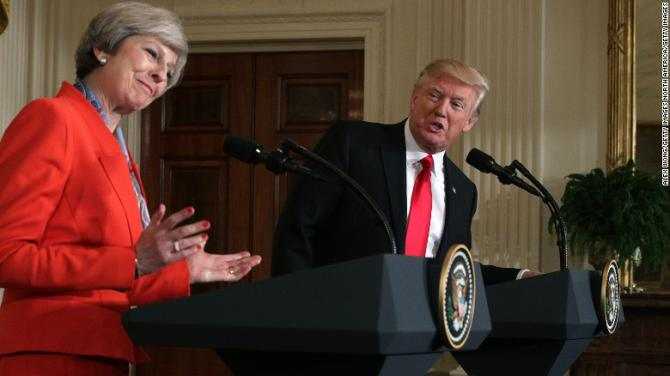 Trump a Theresa May: "Aggiusta le cose prima della mia visita"