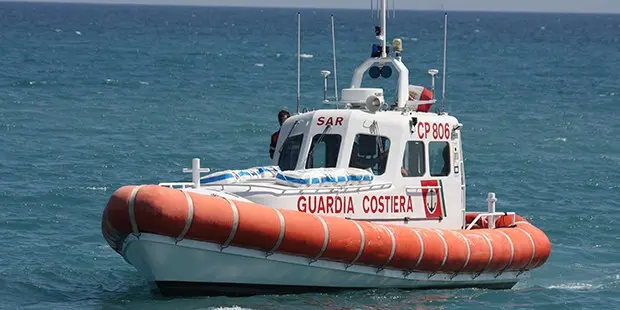 Oristano, si tuffa in mare e non riemerge: ancora disperso