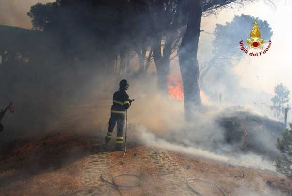 Incendi, continua l'emergenza al Sud: 40 famiglie evacuate a Sciacca