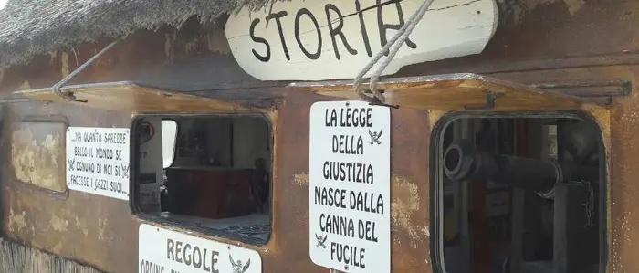 Spiaggia fascista, indagato il gestore. Presidio di Sinistra Italiana