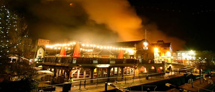 Londra, incendio al Camden Market. Nessun ferito ma molti danni