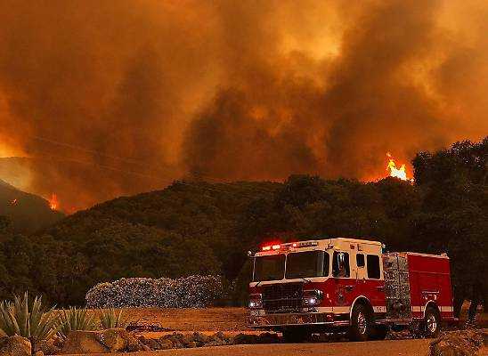 Emergenza incendi in California: evacuate numerose abitazioni