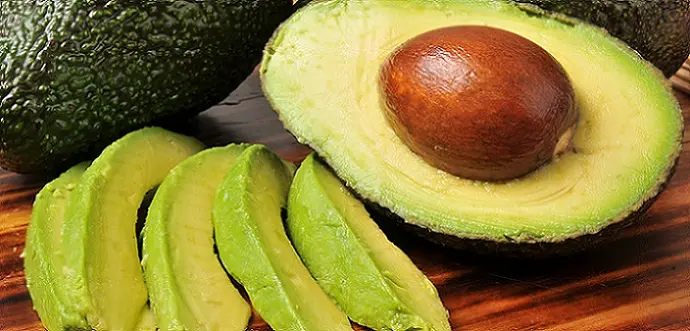 Avocado: proprietà, benefici e avvertenze del frutto miracoloso