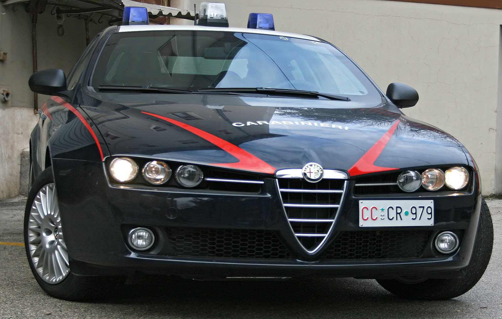 Forlì, picchia la compagna e aggredisce i Carabinieri: arrestato