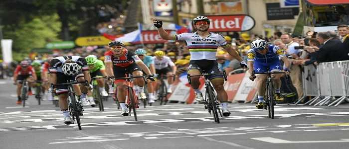 Tour de France: Sagan in volata fa sua la terza tappa