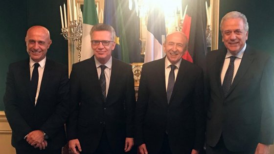 Migranti, vertice Italia-Francia-Germania: c'è l'intesa