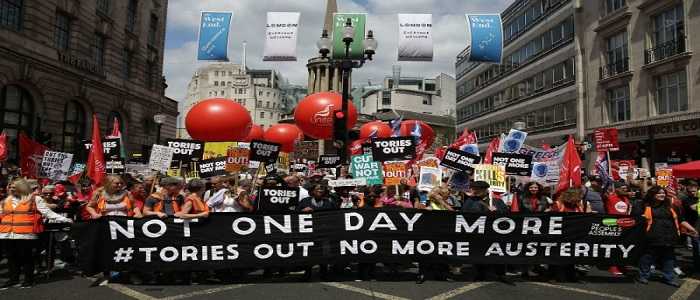 GB, corteo anti-austerity: in migliaia in marcia a Londra