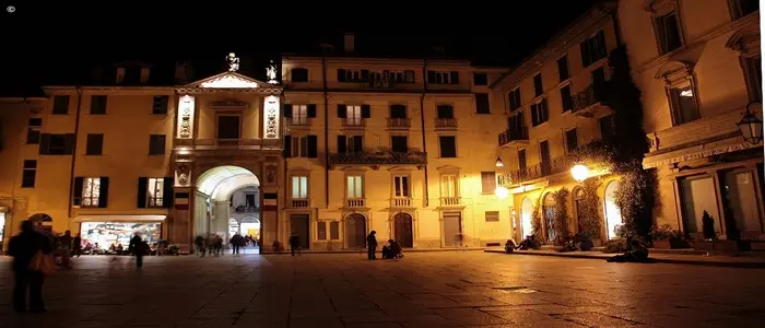 Varese: ragazzo 25enne ucciso con una coltellata alla gola durante una rissa