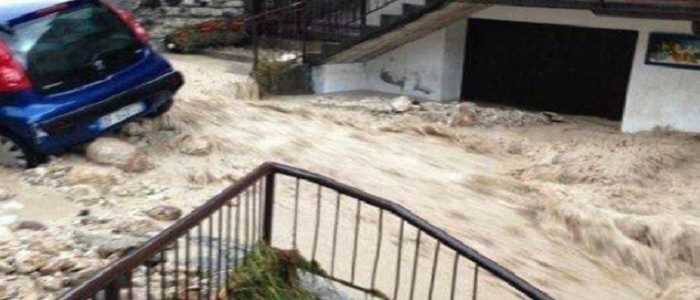 Veneto, il maltempo colpisce Enego con fiume di fango e pietre