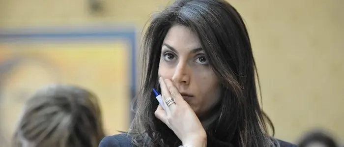 M5s avverte: 'Se Raggi patteggia via il simbolo'