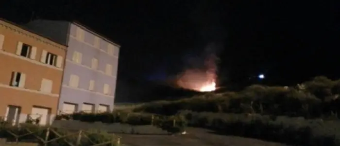 Ancona, incendio nel parco. Fermati tre membri di una baby gang