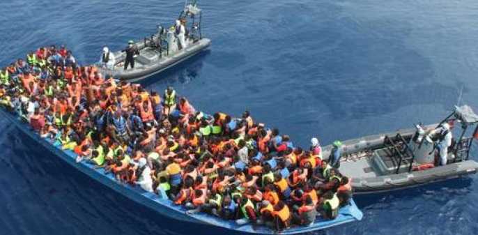 Migranti: sbarco di 440 a Pozzallo, fermati due scafisti