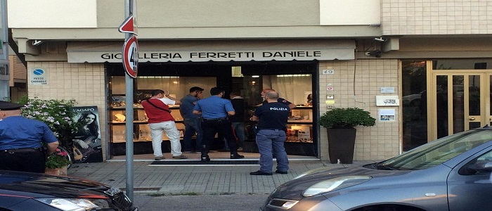 Pisa, gioielliere spara e uccide rapinatore. Un complice riesce a fuggire