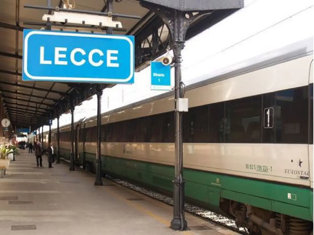 Salento, scontro tra due convogli: dieci feriti
