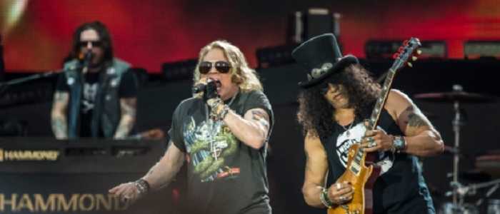 Guns n' Roses, grande concerto ieri sera a Imola tra hard rock e sicurezza antiterrorismo