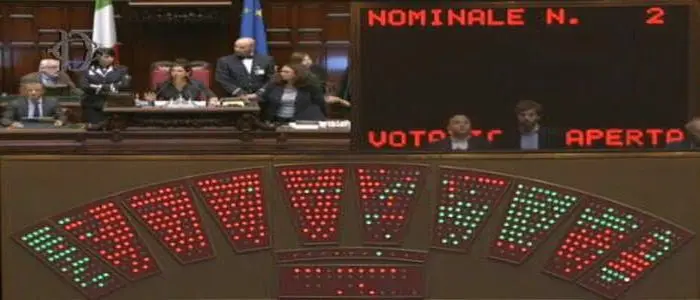Salta l'accordo sulla legge elettorale. Bagarre in aula tra Pd e M5S.