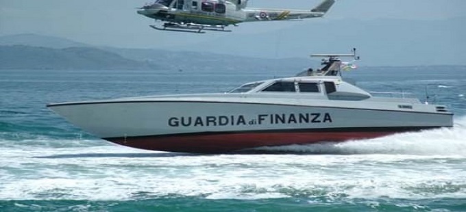 Migranti, fermati 15 trafficanti: sui gommoni anche sospetti terroristi