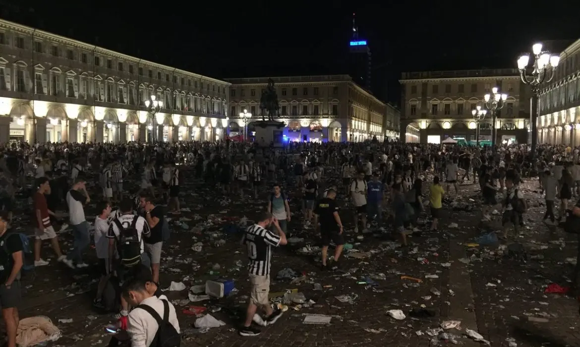 Torino: mille i feriti, tra i 7 piu' gravi bimbo e ragazza (Video)