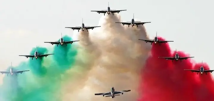 2 giugno, a Saronno la festa è proibita: cittadini in piazza con flashmob