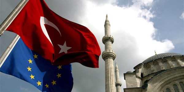 Turchia, Ministro degli Esteri Cavusoglu: "Pronti a riaprire dialogo con l'UE"