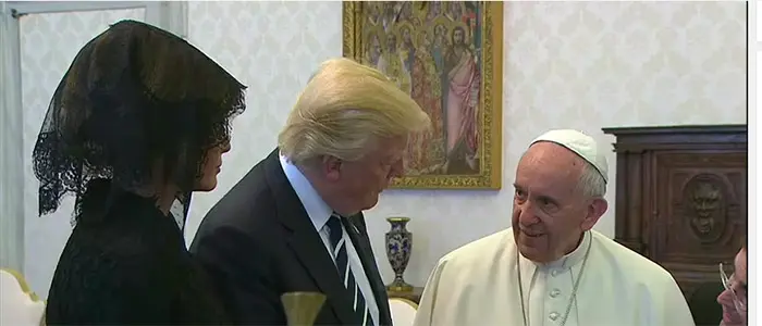 Trump in vaticano. stretta di mano con Papa Francesco, la diretta video