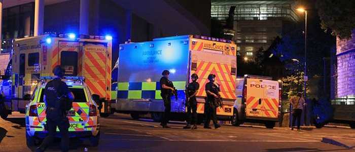 Strage Manchester: bilancio 22 morti, anche bambini e  60 feriti "Attentato rivendicato da Isis"