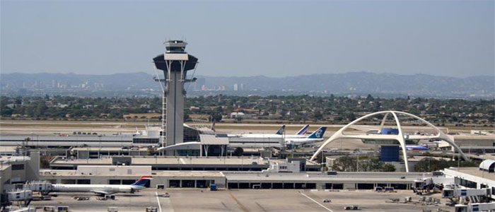 Usa: scontro tra aereo e veicolo catering a Los Angeles