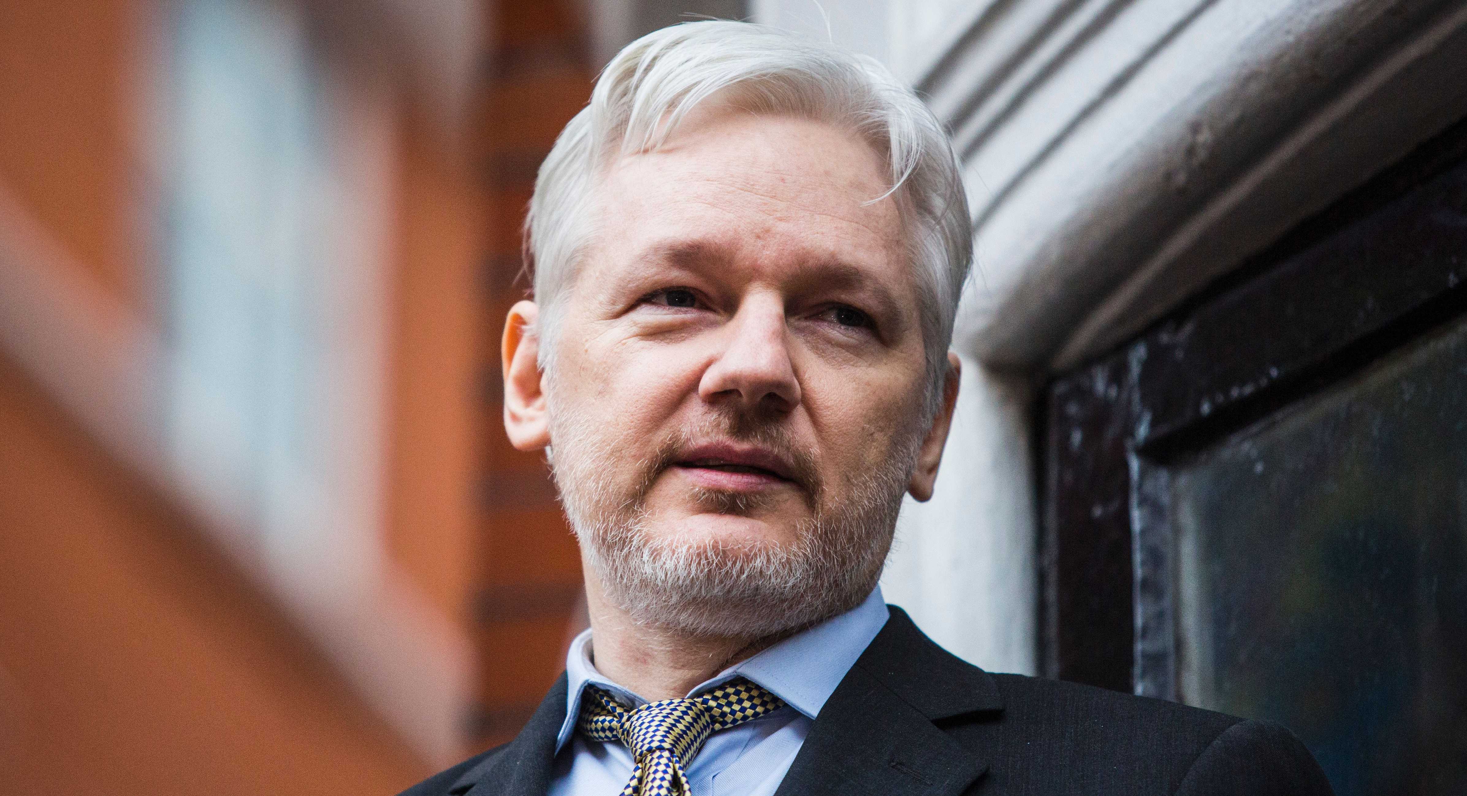 Assange: procura svedese ritira le accuse di stupro