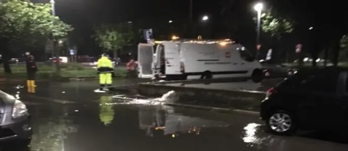 Maltempo, nubifragio nel milanese: esonda il fiume Seveso