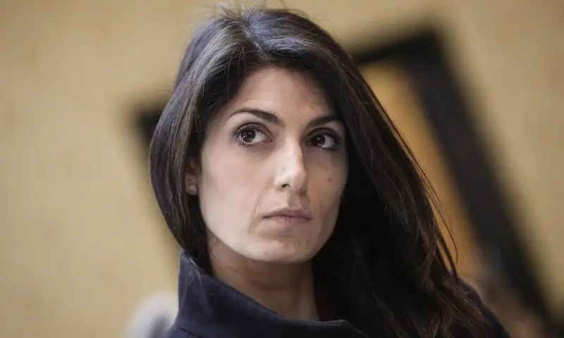 Incendio Pomezia, sindaco Raggi: "A Roma non abbiamo situazioni di criticità"