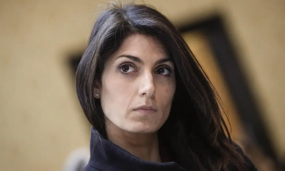 Incendio Pomezia, sindaco Raggi: "A Roma non abbiamo situazioni di criticità"