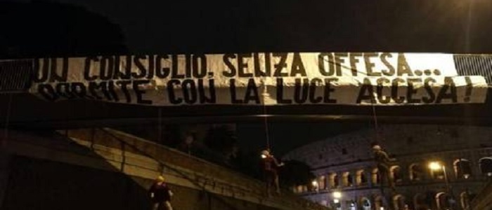 Calcio, trovati manichini di tre giocatori della Roma impiccati vicino al Colosseo