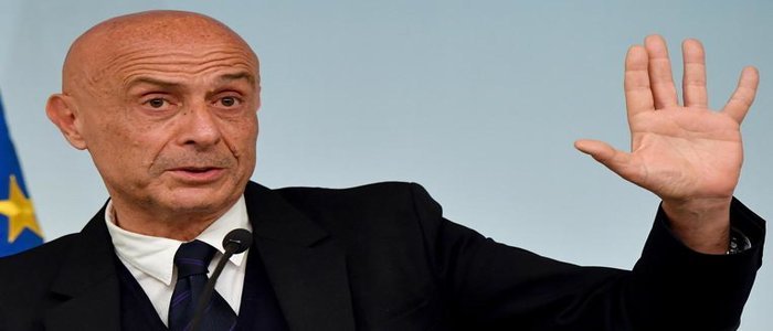 Migranti, Minniti al Times: "Aumentati i rimpatri"