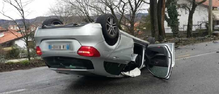 Incidente stradale a Livorno, due morti e tre feriti