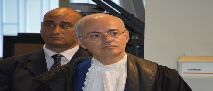 Migranti, il pm  Zuccaro davanti al Csm. Di Maio protesta