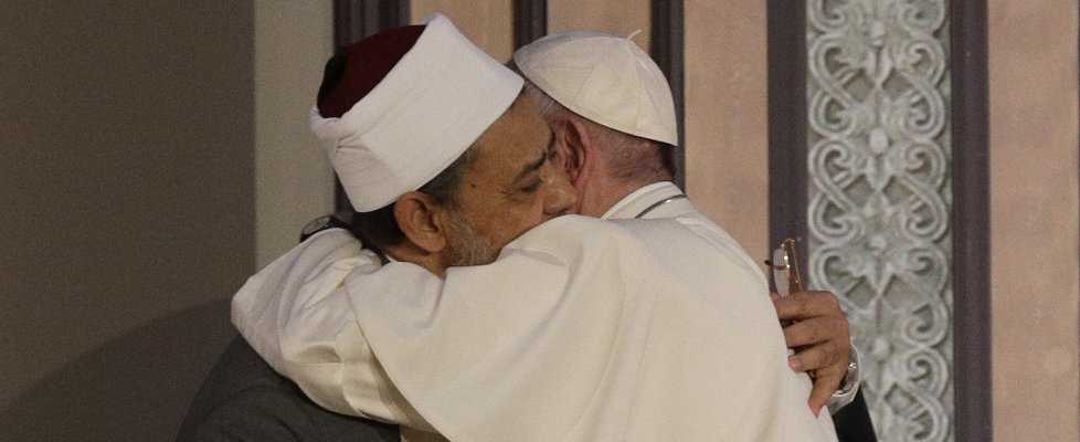 Papa Francesco:  oggi messa al Cairo, incontro con il clero e rientro in Vaticano [Diretta video]