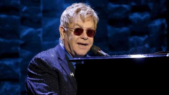 Elton John ha rischiato di morire, cancellati tutti i concerti