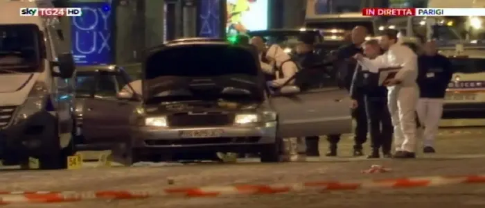 Attentato Parigi, Corano e manifesti pro Califfato nell'auto del killer. ISIS: "Arriverà di peggio"