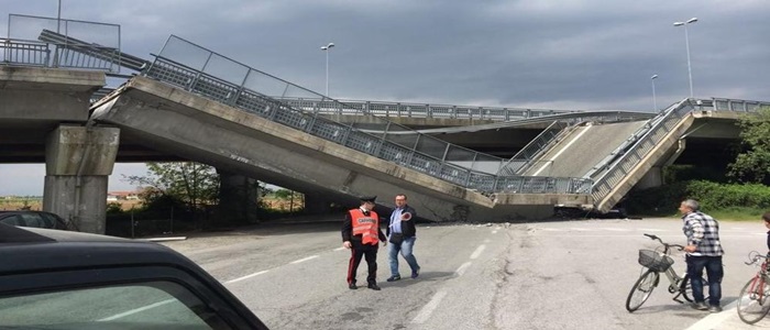 Fossano, crollato cavalcavia su auto dei carabinieri durante posto di blocco