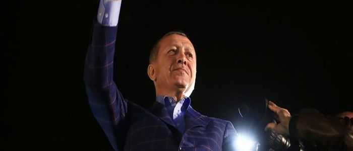 Erdogan vince di misura al referendum. Turchia spaccata sulle nuove riforme costituzionali