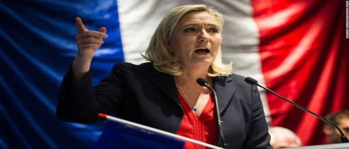 Le Pen attacca il Papa: "Le religioni non devono dire ai francesi chi votare"