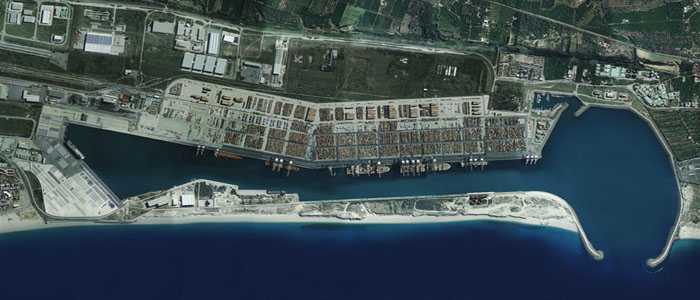 Reggio Calabria, lavoratori in sciopero: Golgota ai cancelli del porto