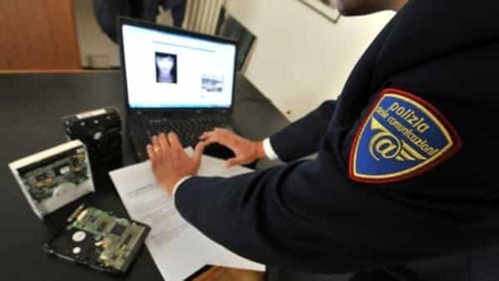 Bari, adescava minori con Skype: arrestato postino di 40 anni
