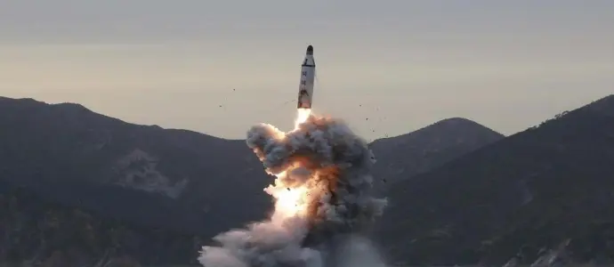 Corea del Nord lancia missile nel Mar del Giappone. Usa: "abbiamo parlato abbastanza"