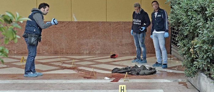 Brescia, ragazzo accoltellato in discoteca. Caccia all'aggressore