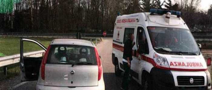 Torino,cittadini bloccano ambulanza che trasporta malato grave perchè in contromano